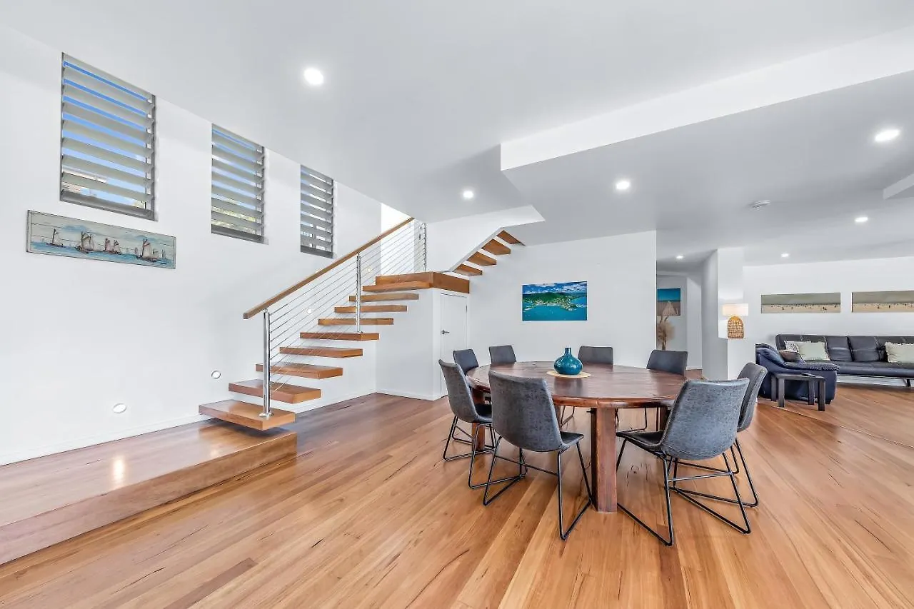 Whitsunday Living On Hillcrest Villa Airlie Beach Australia