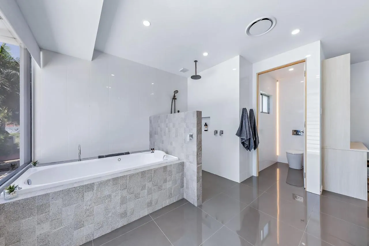 Whitsunday Living On Hillcrest Villa Airlie Beach Holiday home
