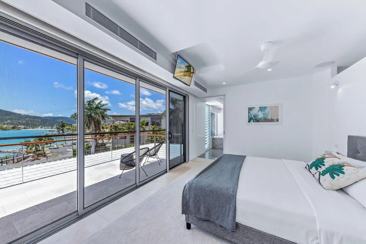 Whitsunday Living On Hillcrest Villa Airlie Beach Holiday home